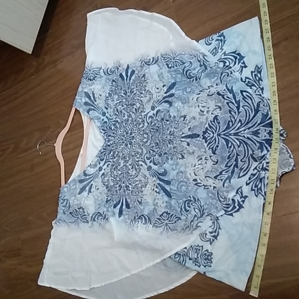 Blue and White Patterned Blouse - image 6